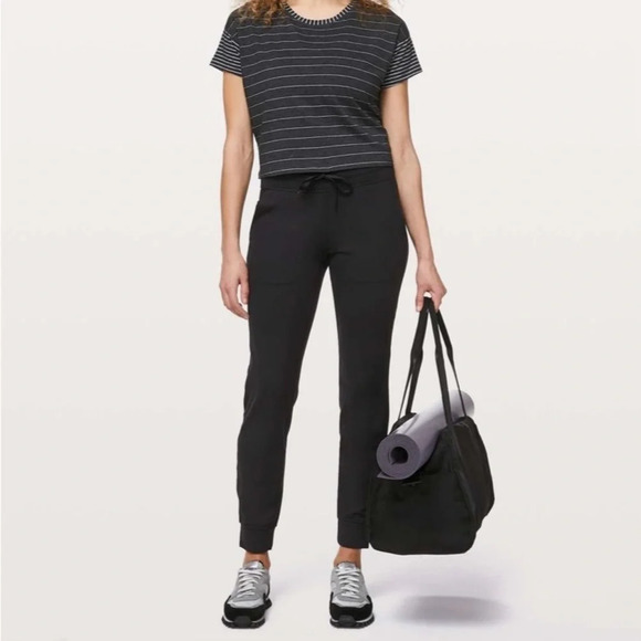 Lululemon sz 6 Ready To Rulu Pant 29" Black jogger with tie waist and pockets - Picture 2 of 13